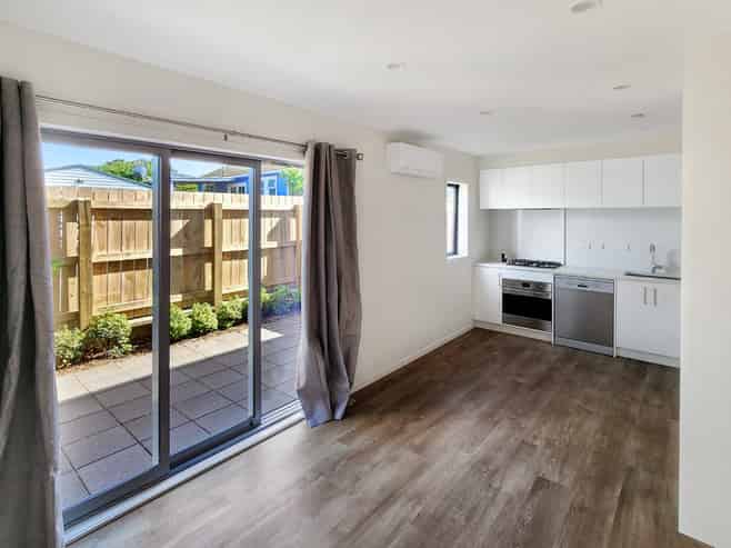 4/12 Mana Avenue, Titahi Bay