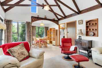 1/12 Byron Place, Stoke