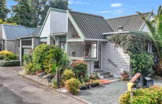 1/12 Byron Place, Stoke