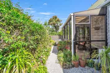 1/12 Byron Place, Stoke