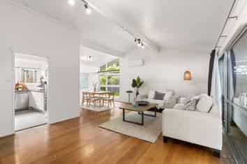 27 Takapu Street, Matua