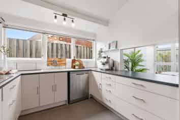 27 Takapu Street, Matua