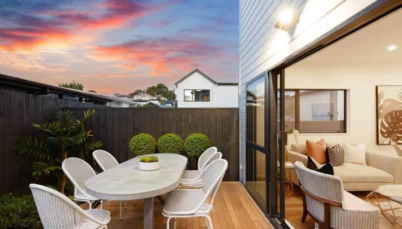 2 & 5/ 81 Vodanovich Road, Te Atatu South