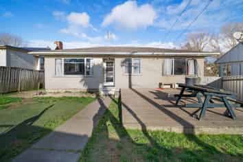 42 Williams Crescent, Otara