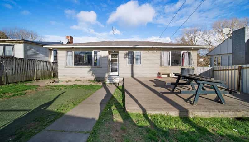 42 Williams Crescent, Otara