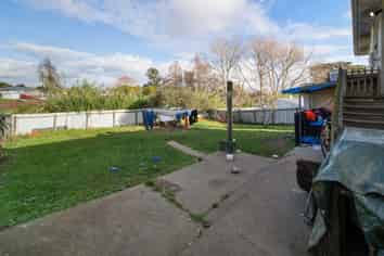 42 Williams Crescent, Otara
