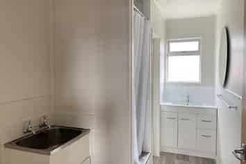 2/4 June Place, Hamilton East