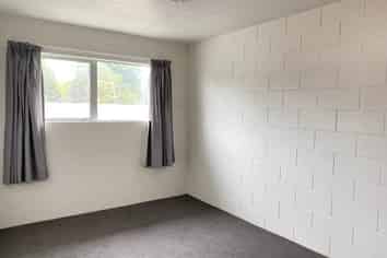 2/4 June Place, Hamilton East