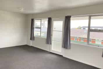 2/4 June Place, Hamilton East