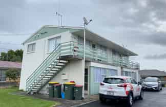 2/4 June Place, Hamilton East