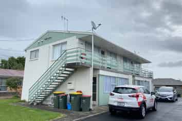 2/4 June Place, Hamilton East