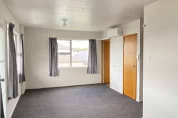 2/4 June Place, Hamilton East