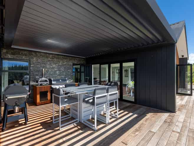 226 Bronte Road West, Mahana