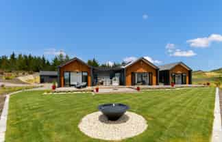 226 Bronte Road West, Mahana