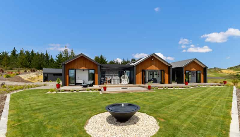 226 Bronte Road West, Mahana