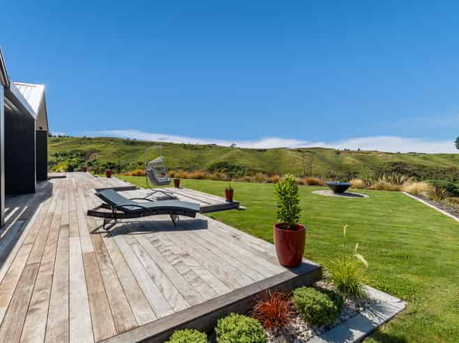 226 Bronte Road West, Mahana