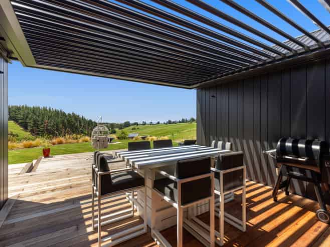 226 Bronte Road West, Mahana