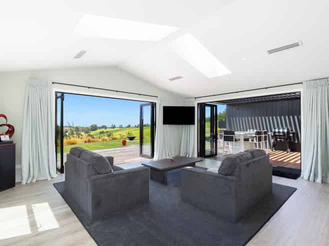 226 Bronte Road West, Mahana