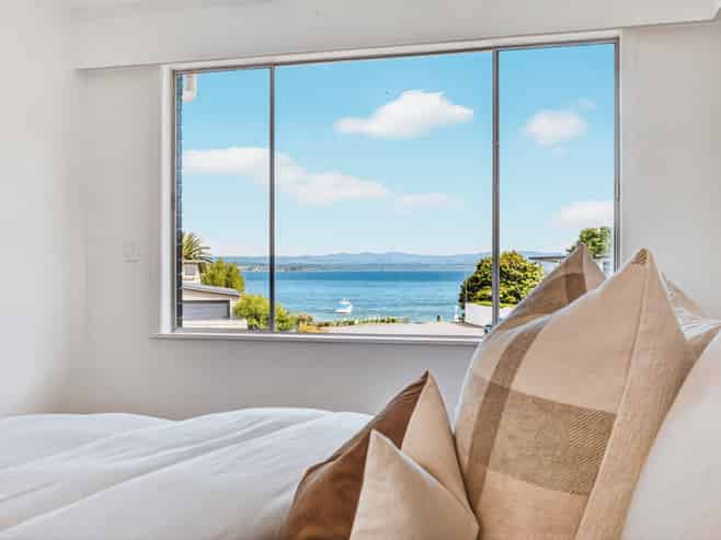 1 Winston Street, Acacia Bay