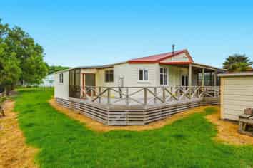 10 and 12 Phillips Street, Matiere