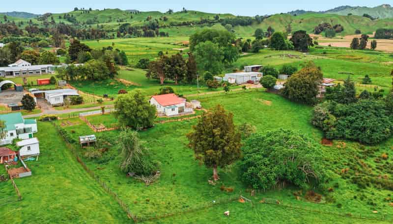 10 and 12 Phillips Street, Matiere