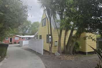  42A,C,D,E Olivine Street Boarding Houses (Room only), Poike