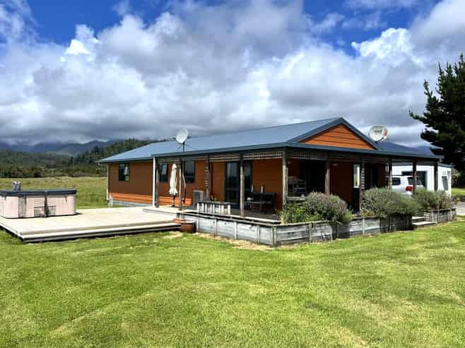  8026 State Highway 6, Charleston