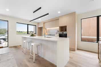 242E West Hoe Heights, Orewa