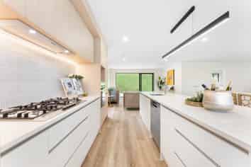 242E West Hoe Heights, Orewa