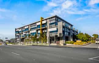 Large Deck with Full Fitout - Central Ellerslie 