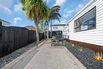 2/18 Elizabeth Avenue, Papatoetoe