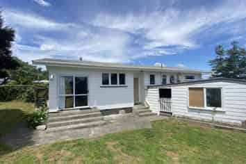 43 Tennyson Crescent, Stoke