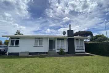 43 Tennyson Crescent, Stoke