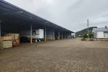 Versatile shedding with yard