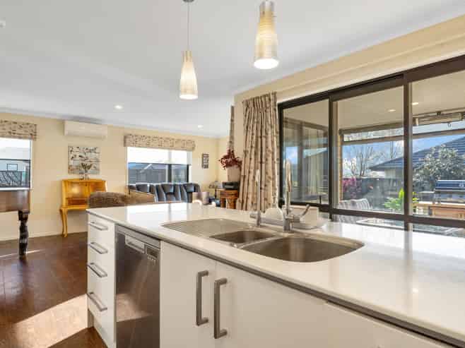 10 Carmello Grove, Richmond