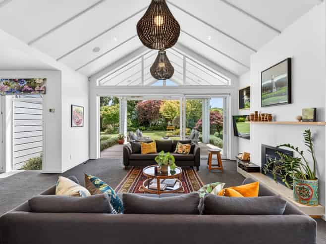 27 Neeve Road, Taradale