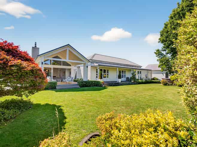 27 Neeve Road, Taradale