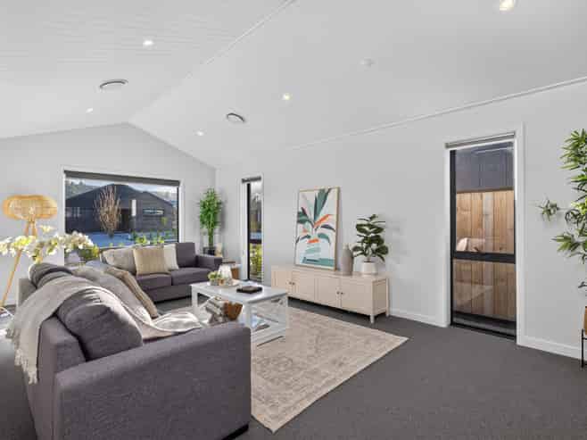 8 Sandstorm Way, CROMWELL