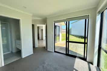 33 Redhills Road, Massey