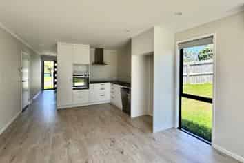 33 Redhills Road, Massey