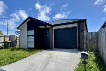 33 Redhills Road, Massey