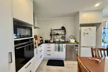 33 Redhills Road, Massey