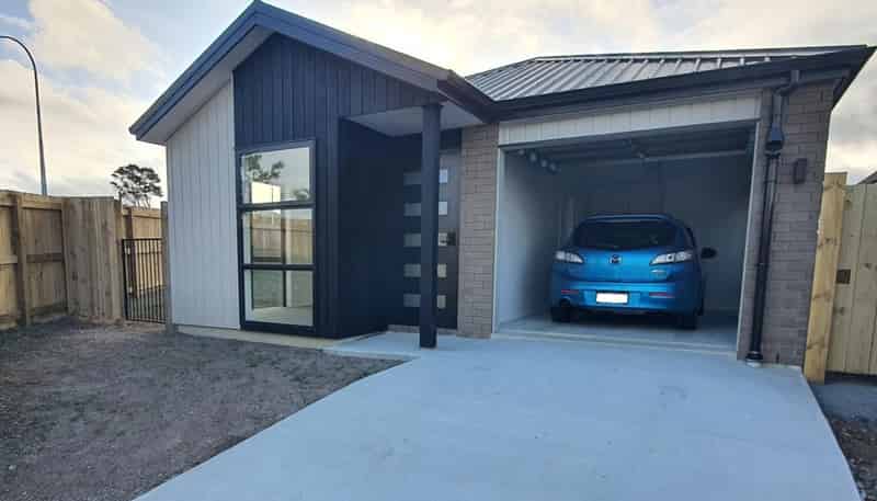 33 Redhills Road, Massey