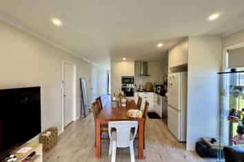 33 Redhills Road, Massey