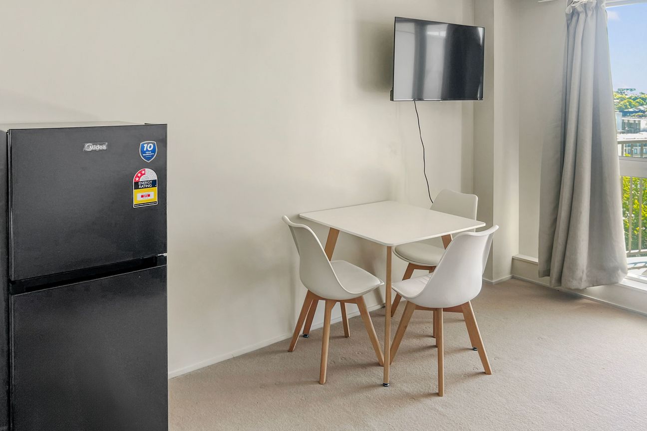 Modern 2 bedroom furnished apartment with Harbour bridge views! - Widok 3