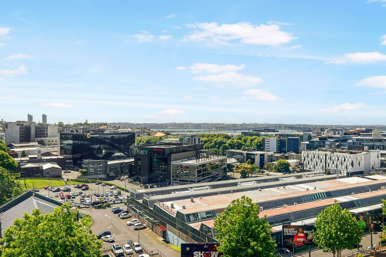 Modern 2 bedroom furnished apartment with Harbour bridge views! - Więcej