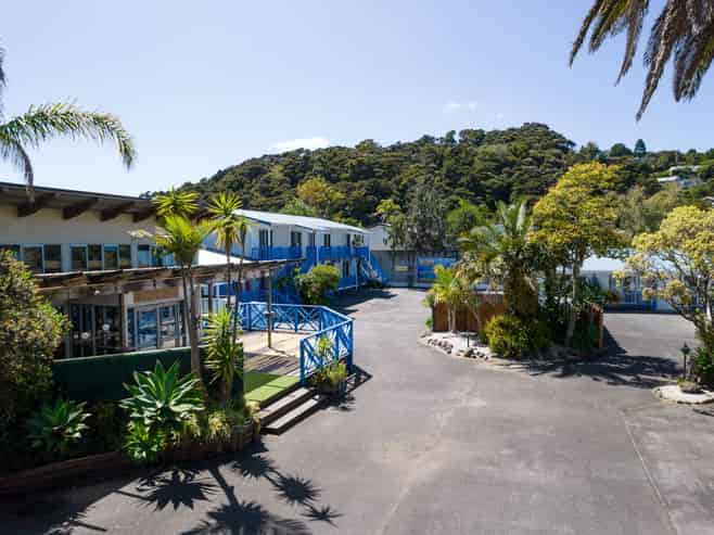 IMAGINE YOUR IDEAL BAR OR EATERY HERE!
