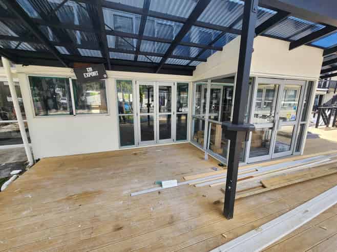 IMAGINE YOUR IDEAL BAR OR EATERY HERE!
