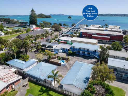 IMAGINE YOUR IDEAL BAR OR EATERY HERE!
