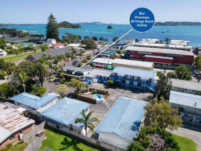 IMAGINE YOUR IDEAL BAR OR EATERY HERE!
